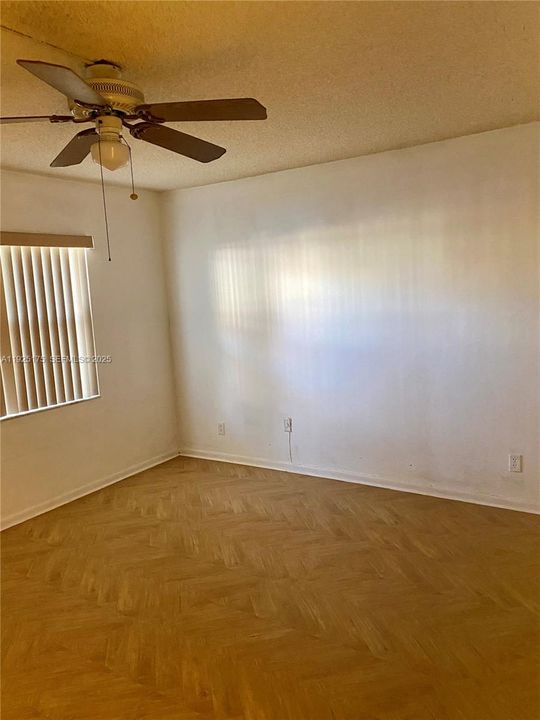 For Sale: $119,000 (2 beds, 2 baths, 850 Square Feet)