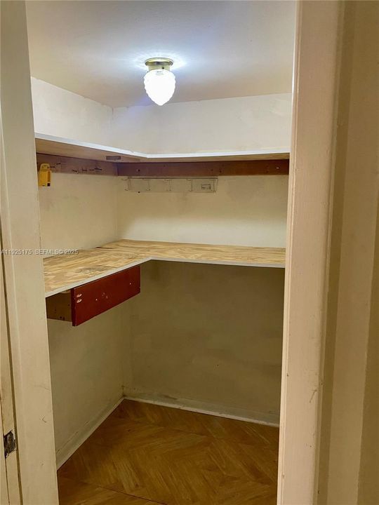 For Sale: $119,000 (2 beds, 2 baths, 850 Square Feet)