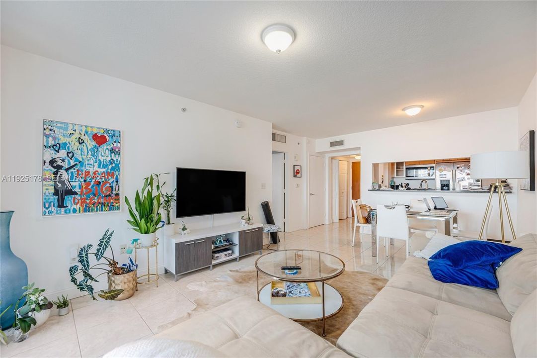 В аренду: $2,900 (1 спален, 1 ванн, 775 Квадратных фут)