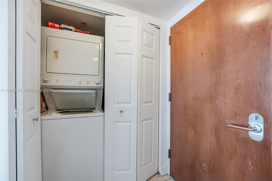 В аренду: $2,900 (1 спален, 1 ванн, 775 Квадратных фут)