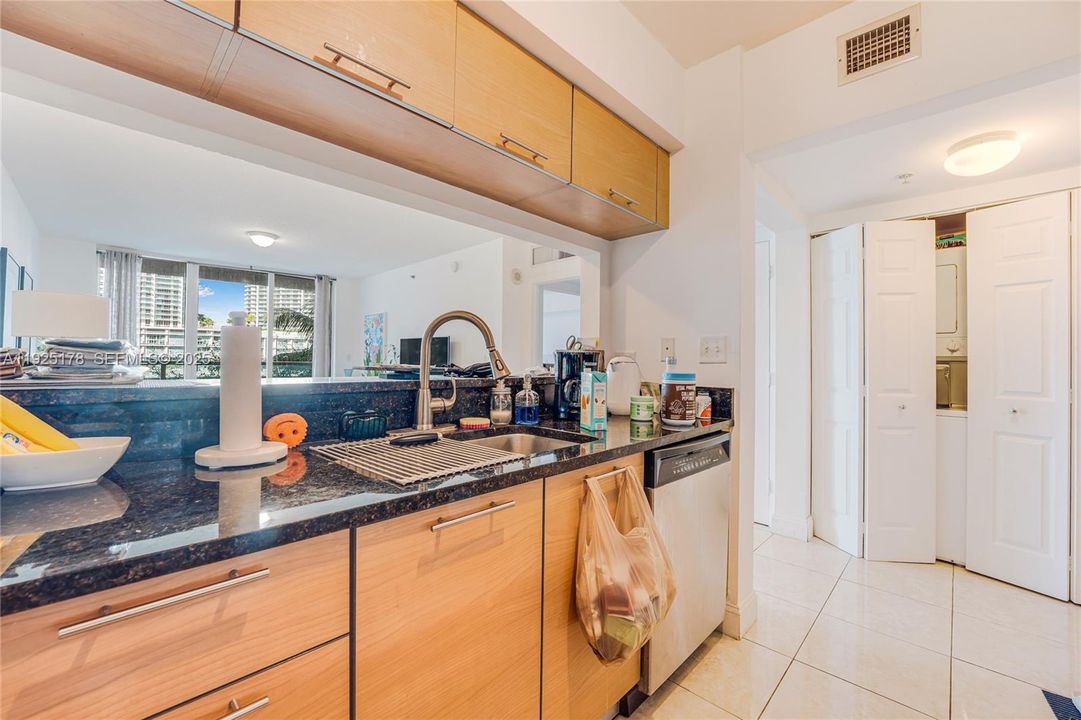 В аренду: $2,900 (1 спален, 1 ванн, 775 Квадратных фут)