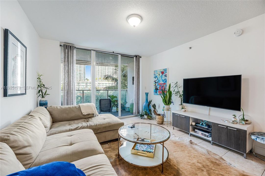 В аренду: $2,900 (1 спален, 1 ванн, 775 Квадратных фут)