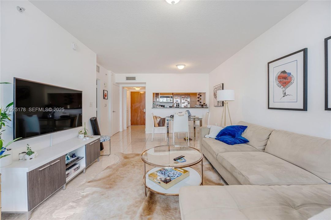 В аренду: $2,900 (1 спален, 1 ванн, 775 Квадратных фут)