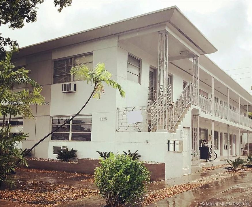 For Rent: $1,750 (1 beds, 1 baths, 750 Square Feet)