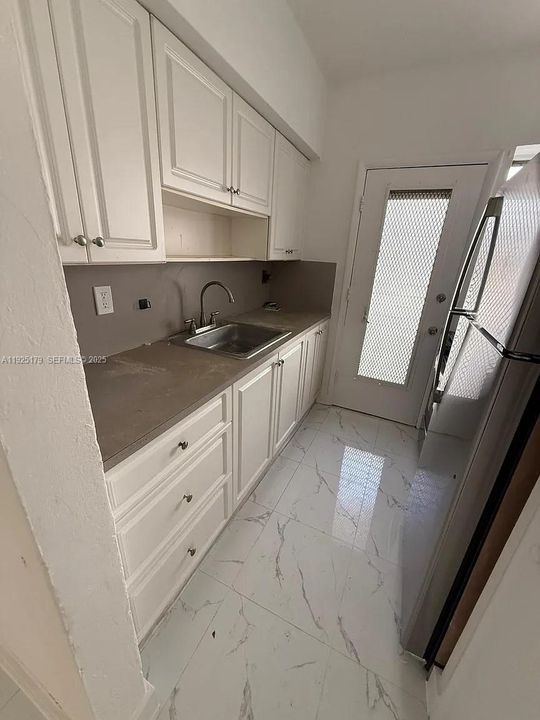 For Rent: $1,750 (1 beds, 1 baths, 750 Square Feet)