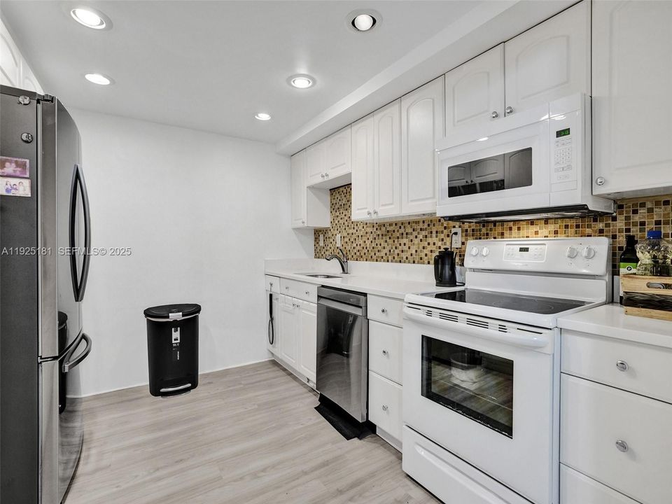 For Sale: $359,900 (3 beds, 2 baths, 1430 Square Feet)
