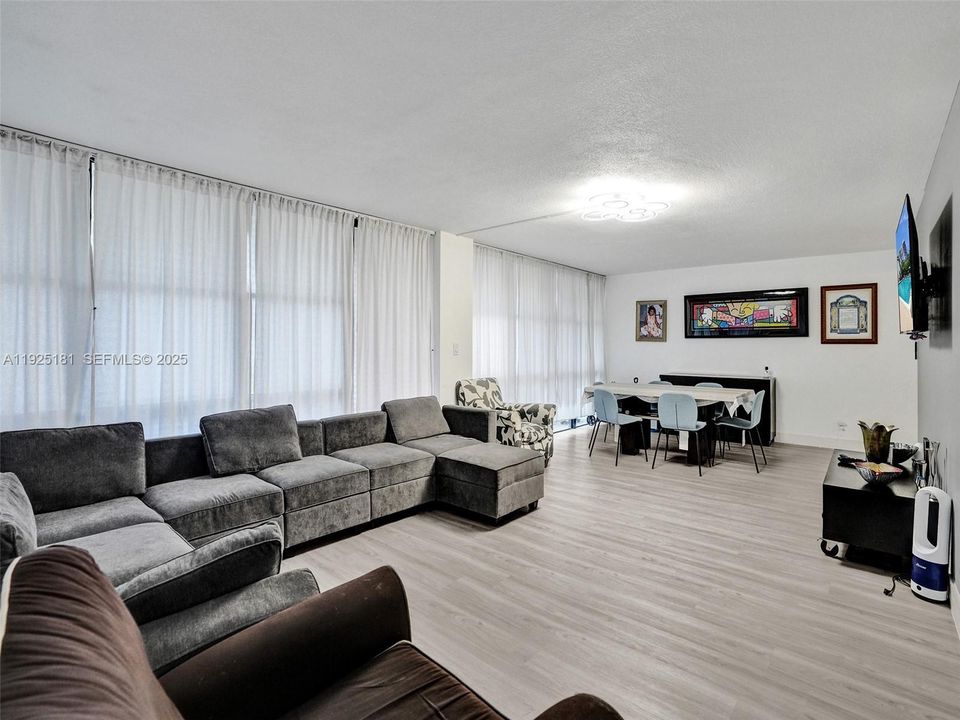 For Sale: $359,900 (3 beds, 2 baths, 1430 Square Feet)