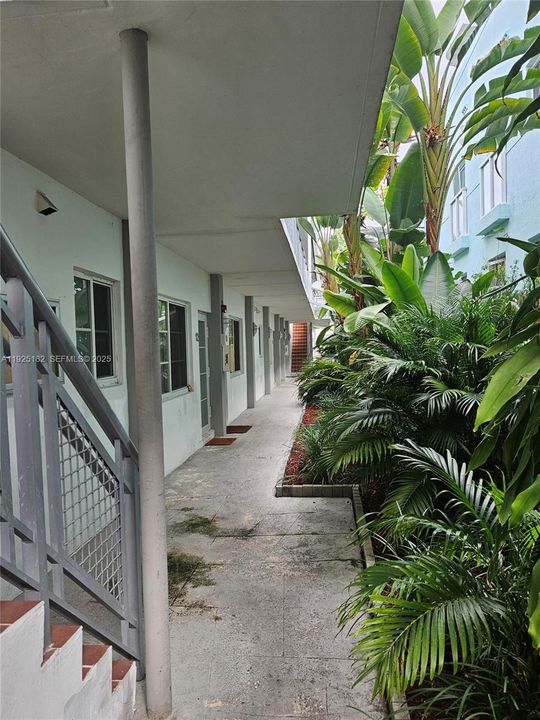 For Sale: $760,000 (2 beds, 2 baths, 823 Square Feet)