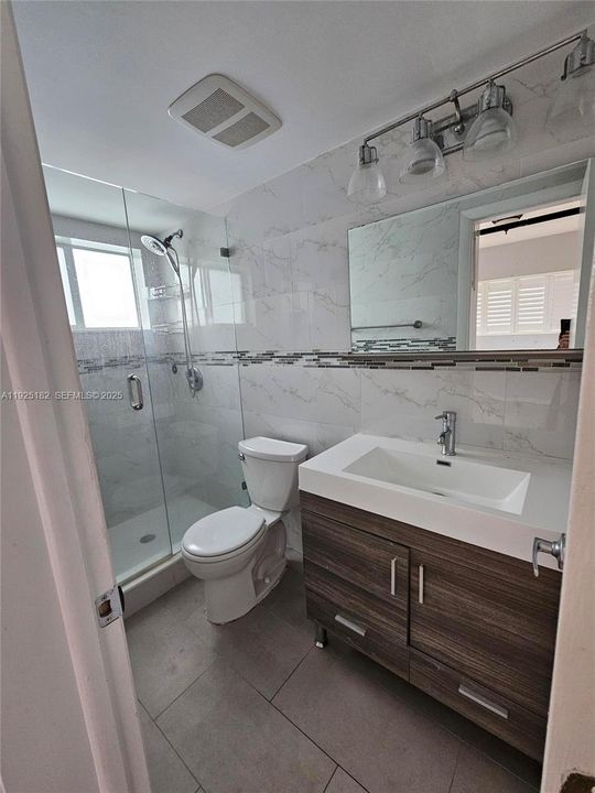 For Sale: $760,000 (2 beds, 2 baths, 823 Square Feet)