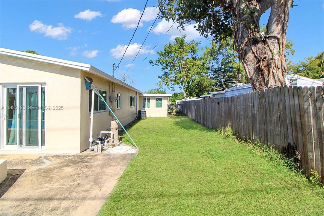 For Sale: $505,000 (4 beds, 2 baths, 1090 Square Feet)