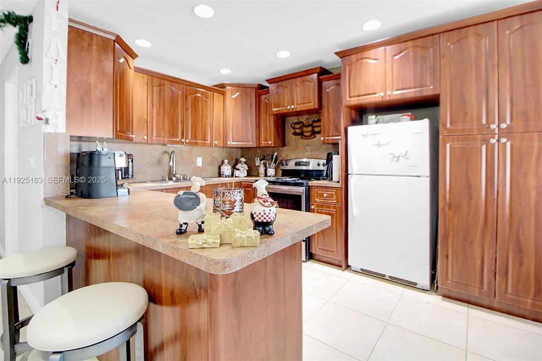 For Sale: $505,000 (4 beds, 2 baths, 1090 Square Feet)