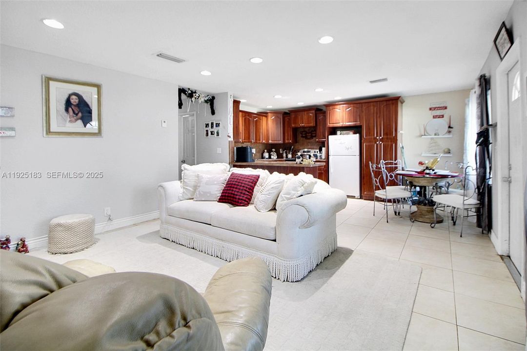 For Sale: $505,000 (4 beds, 2 baths, 1090 Square Feet)