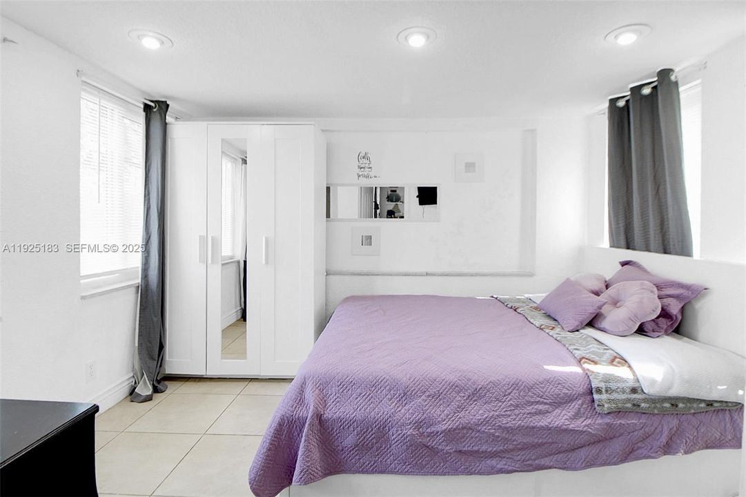 For Sale: $505,000 (4 beds, 2 baths, 1090 Square Feet)