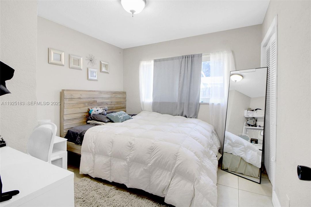 For Sale: $505,000 (4 beds, 2 baths, 1090 Square Feet)