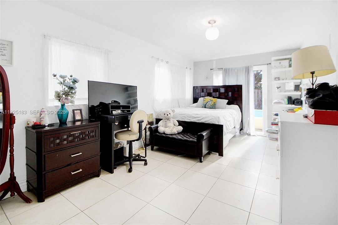 For Sale: $505,000 (4 beds, 2 baths, 1090 Square Feet)