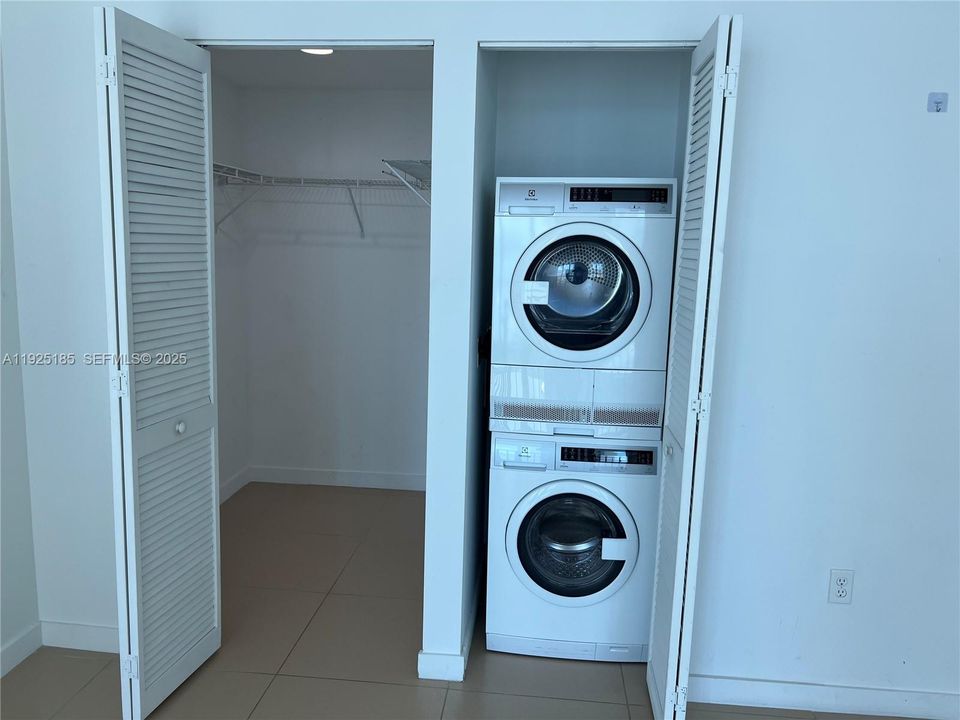 For Rent: $3,400 (1 beds, 1 baths, 786 Square Feet)