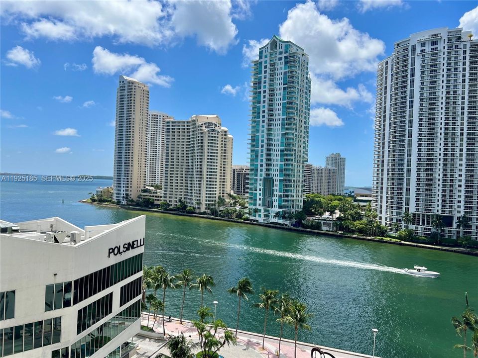 For Rent: $3,400 (1 beds, 1 baths, 786 Square Feet)