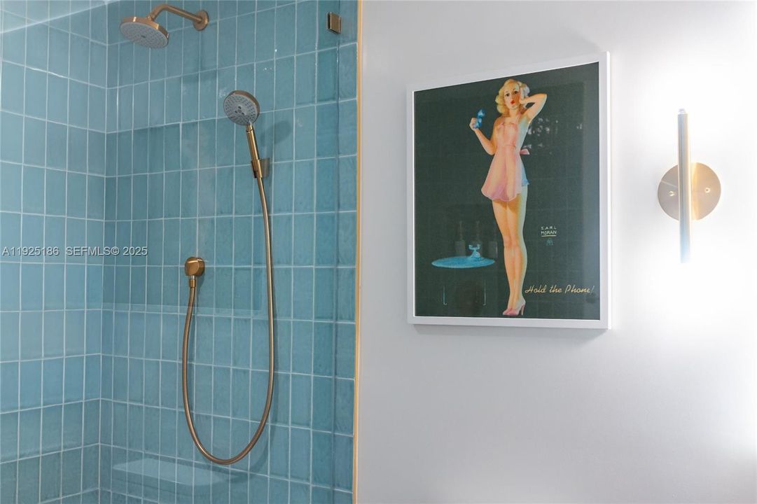 For Sale: $895,000 (2 beds, 2 baths, 1044 Square Feet)