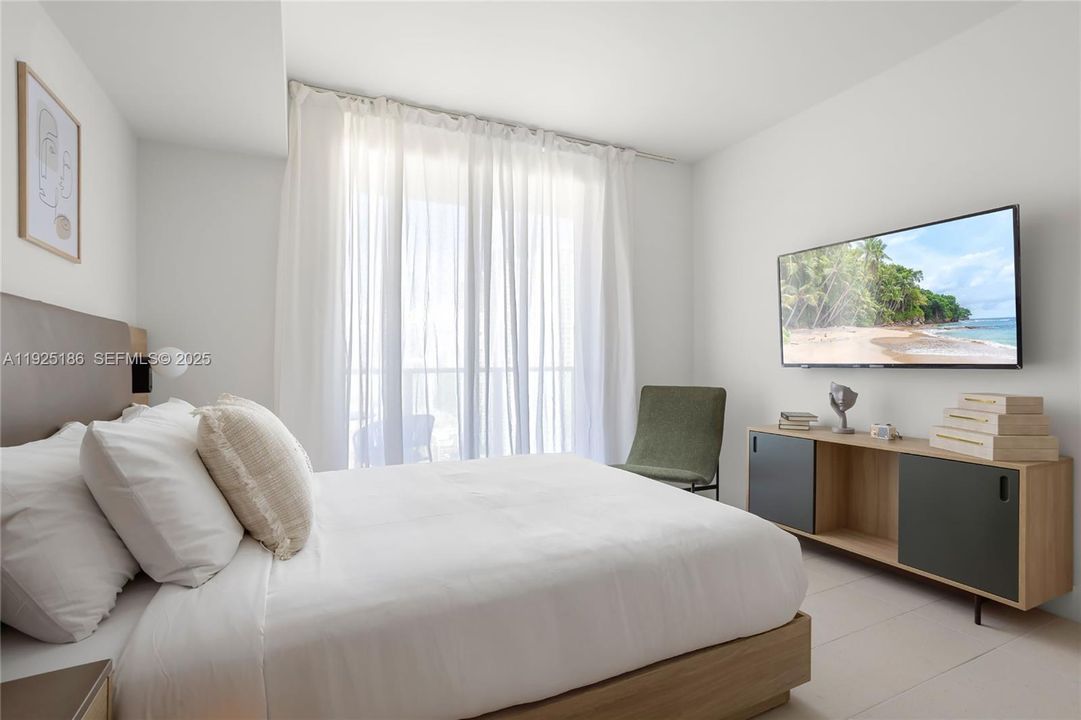 For Sale: $895,000 (2 beds, 2 baths, 1044 Square Feet)