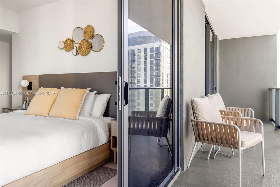 For Sale: $895,000 (2 beds, 2 baths, 1044 Square Feet)