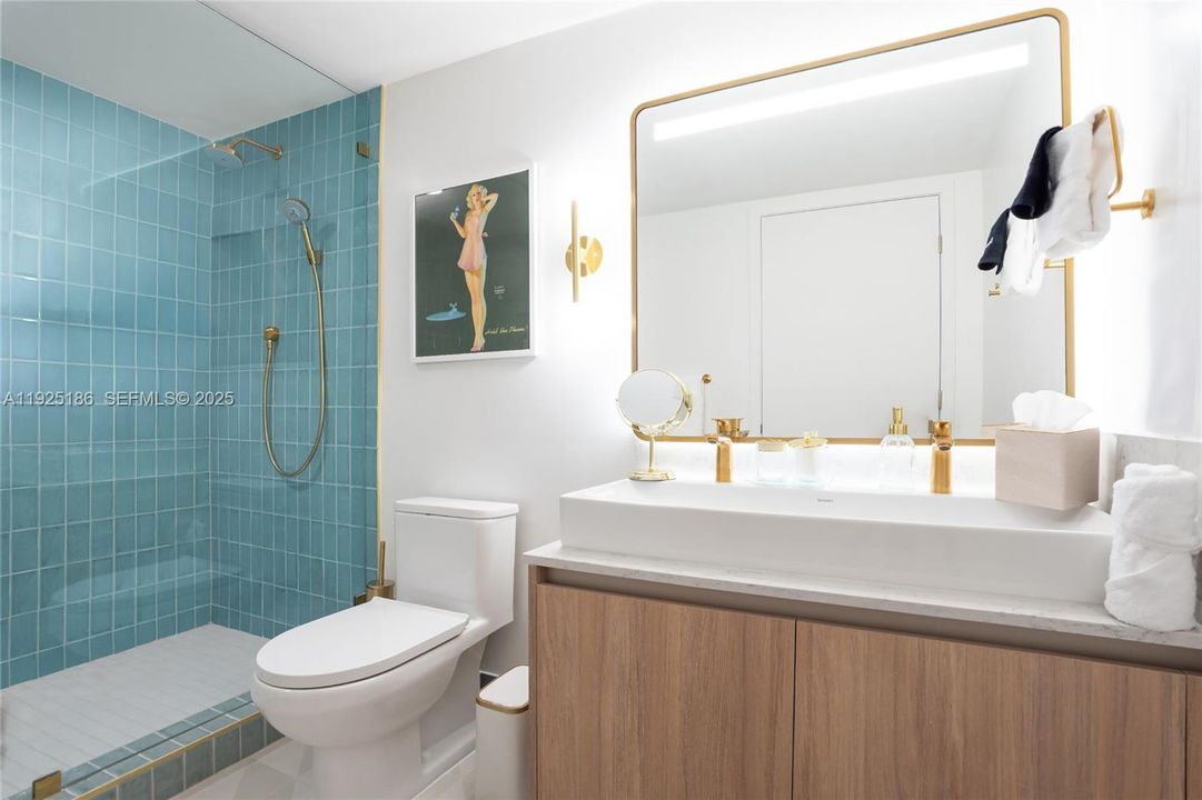 For Sale: $895,000 (2 beds, 2 baths, 1044 Square Feet)