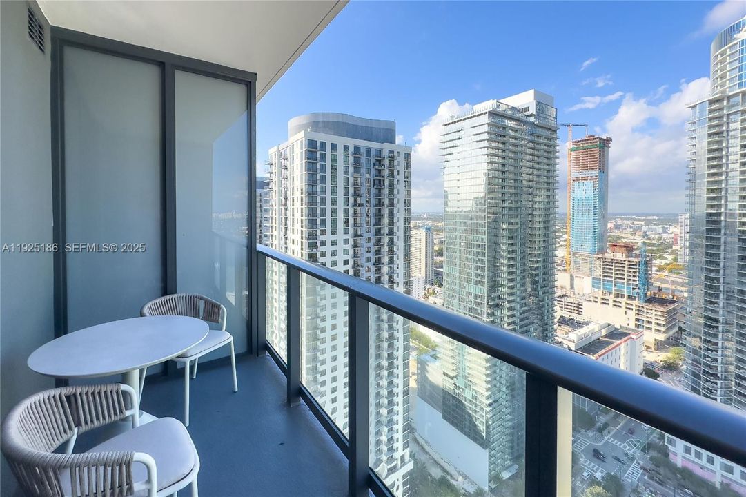 For Sale: $895,000 (2 beds, 2 baths, 1044 Square Feet)