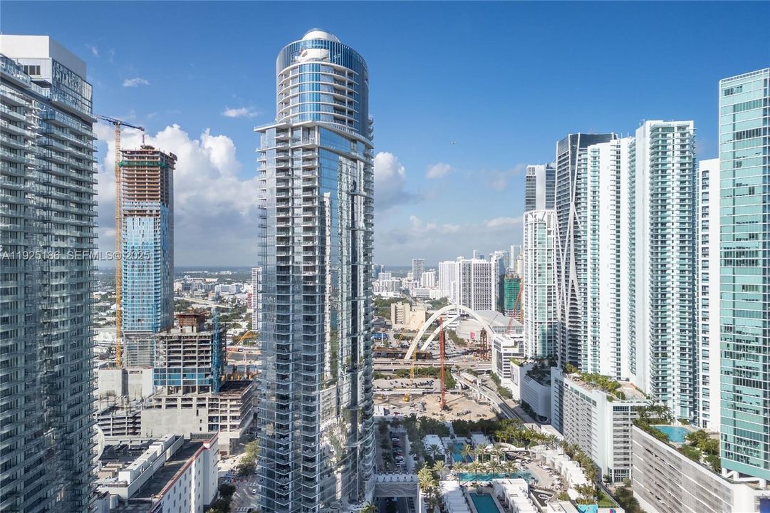 For Sale: $895,000 (2 beds, 2 baths, 1044 Square Feet)