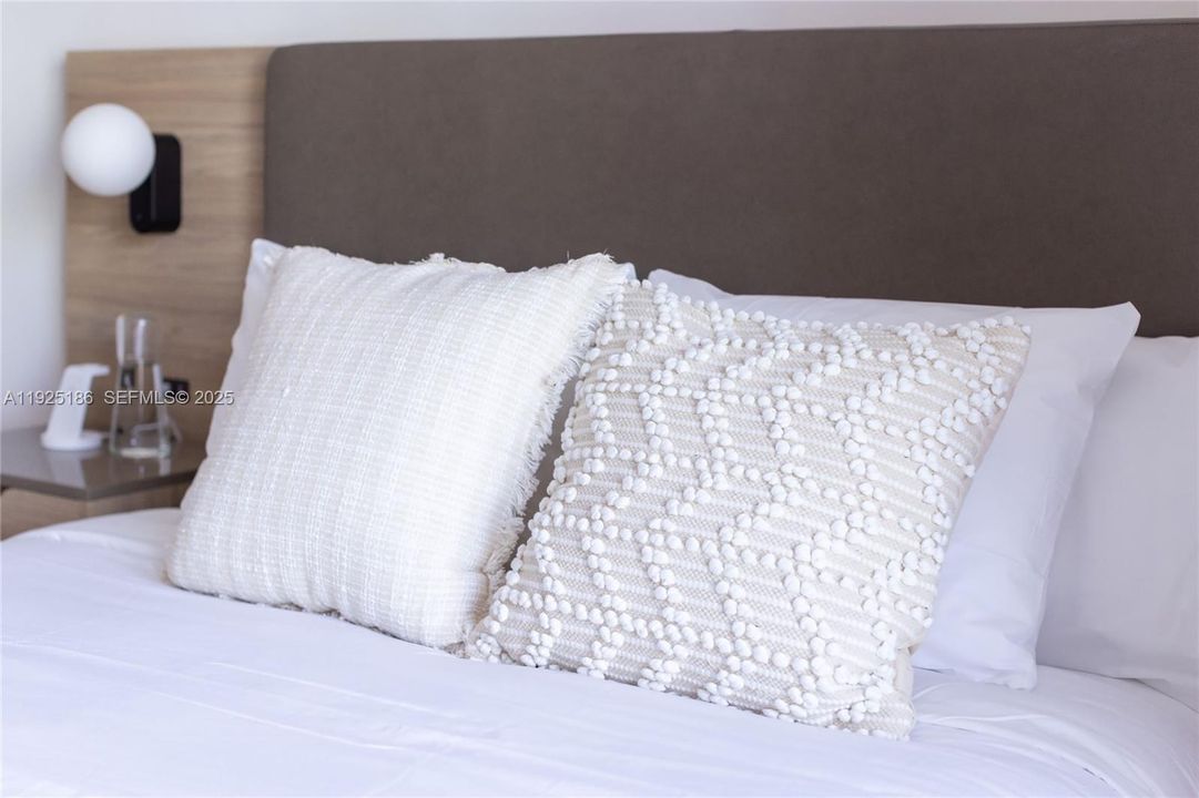 For Sale: $895,000 (2 beds, 2 baths, 1044 Square Feet)