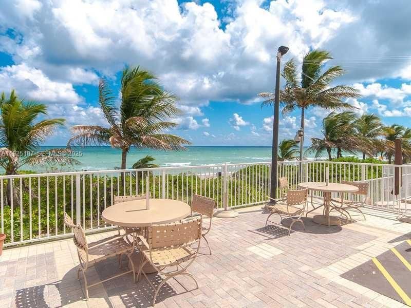 For Rent: $3,000 (2 beds, 1 baths, 870 Square Feet)