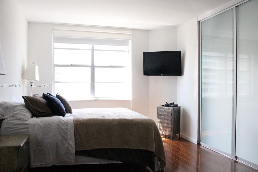 For Rent: $3,000 (2 beds, 1 baths, 870 Square Feet)