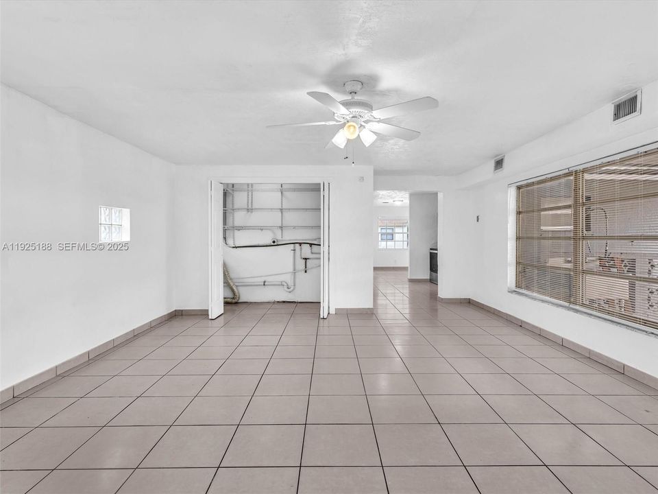 For Rent: $3,050 (3 beds, 2 baths, 1299 Square Feet)