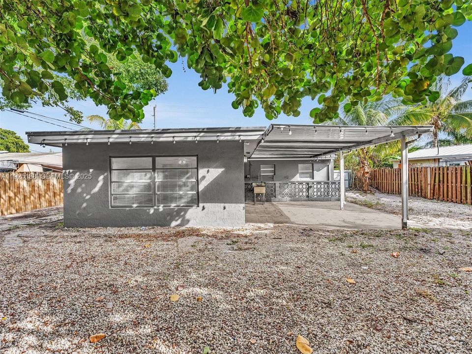 For Rent: $3,050 (3 beds, 2 baths, 1299 Square Feet)