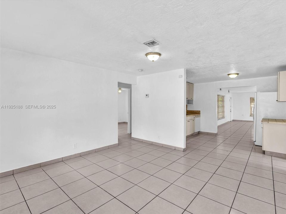 For Rent: $3,050 (3 beds, 2 baths, 1299 Square Feet)