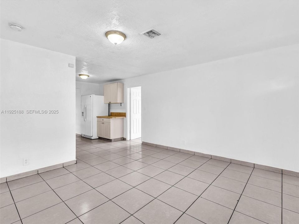For Rent: $3,050 (3 beds, 2 baths, 1299 Square Feet)