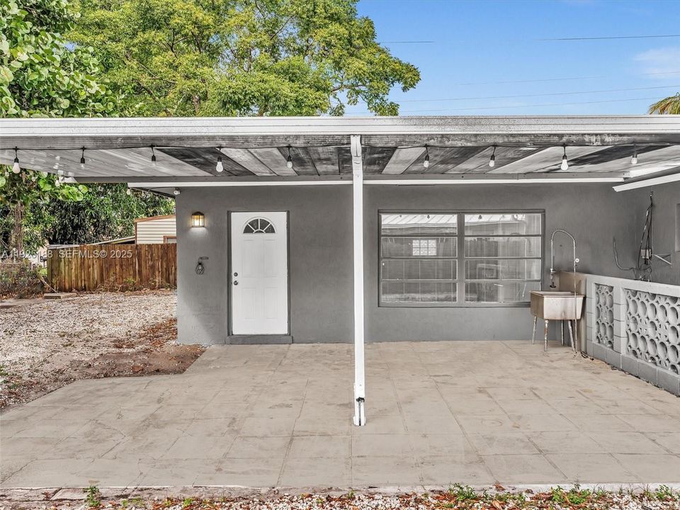 For Rent: $3,050 (3 beds, 2 baths, 1299 Square Feet)