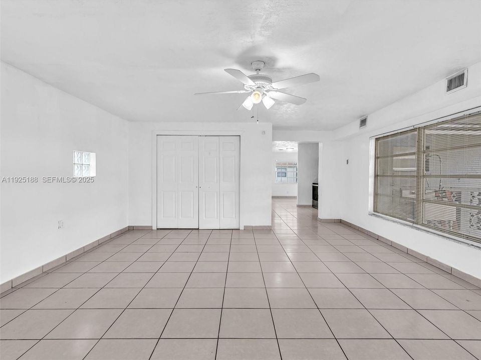 For Rent: $3,050 (3 beds, 2 baths, 1299 Square Feet)