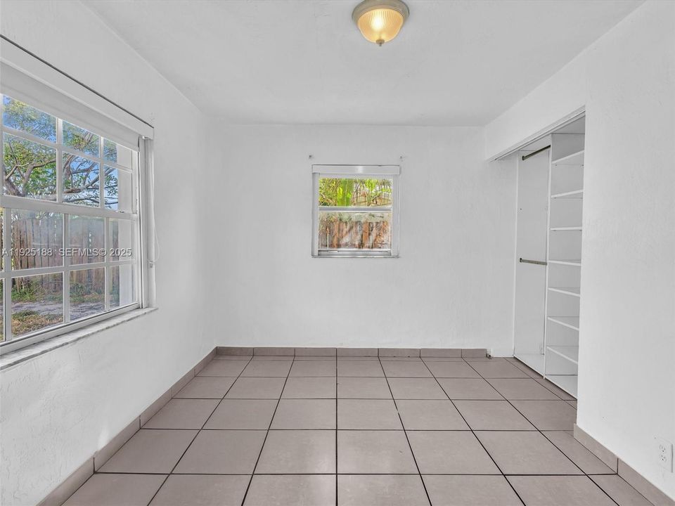 For Rent: $3,050 (3 beds, 2 baths, 1299 Square Feet)