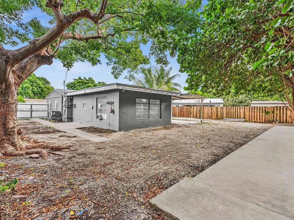 For Rent: $3,050 (3 beds, 2 baths, 1299 Square Feet)