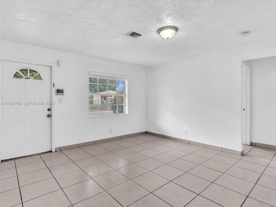 For Rent: $3,050 (3 beds, 2 baths, 1299 Square Feet)