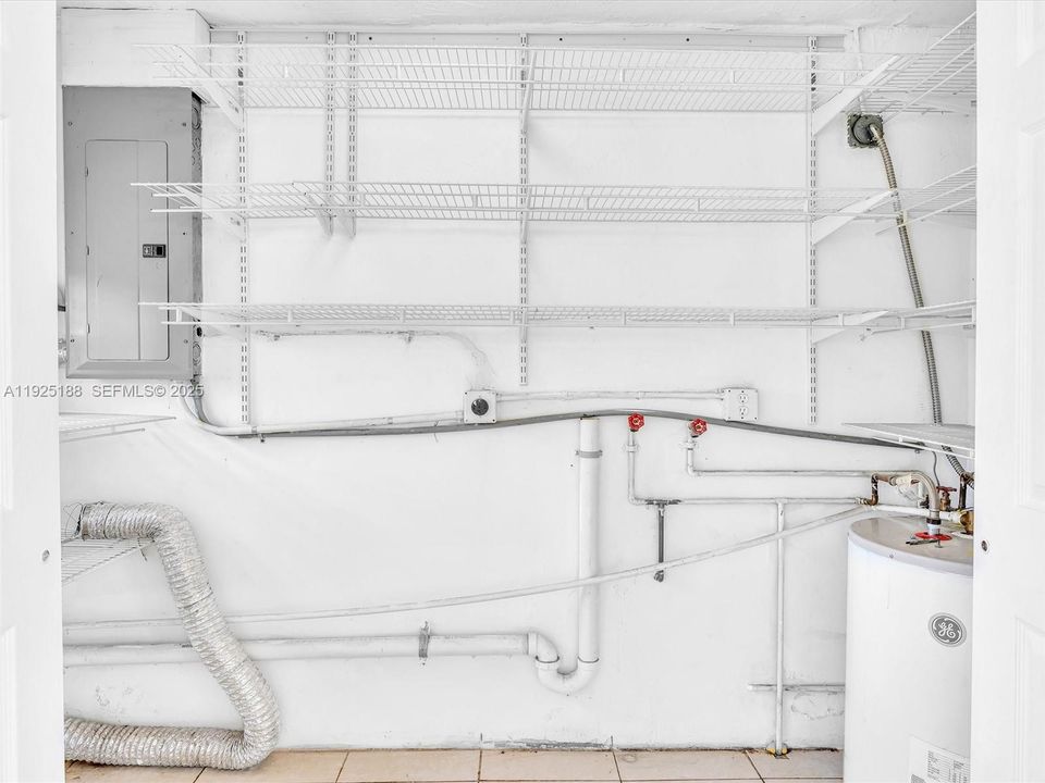 For Rent: $3,050 (3 beds, 2 baths, 1299 Square Feet)