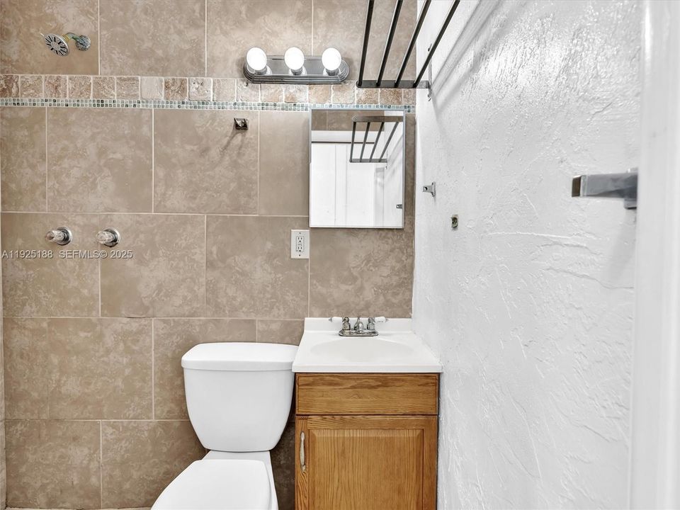 For Rent: $3,050 (3 beds, 2 baths, 1299 Square Feet)