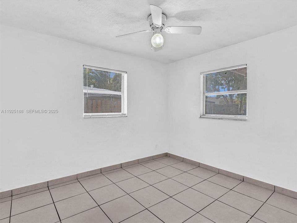 For Rent: $3,050 (3 beds, 2 baths, 1299 Square Feet)