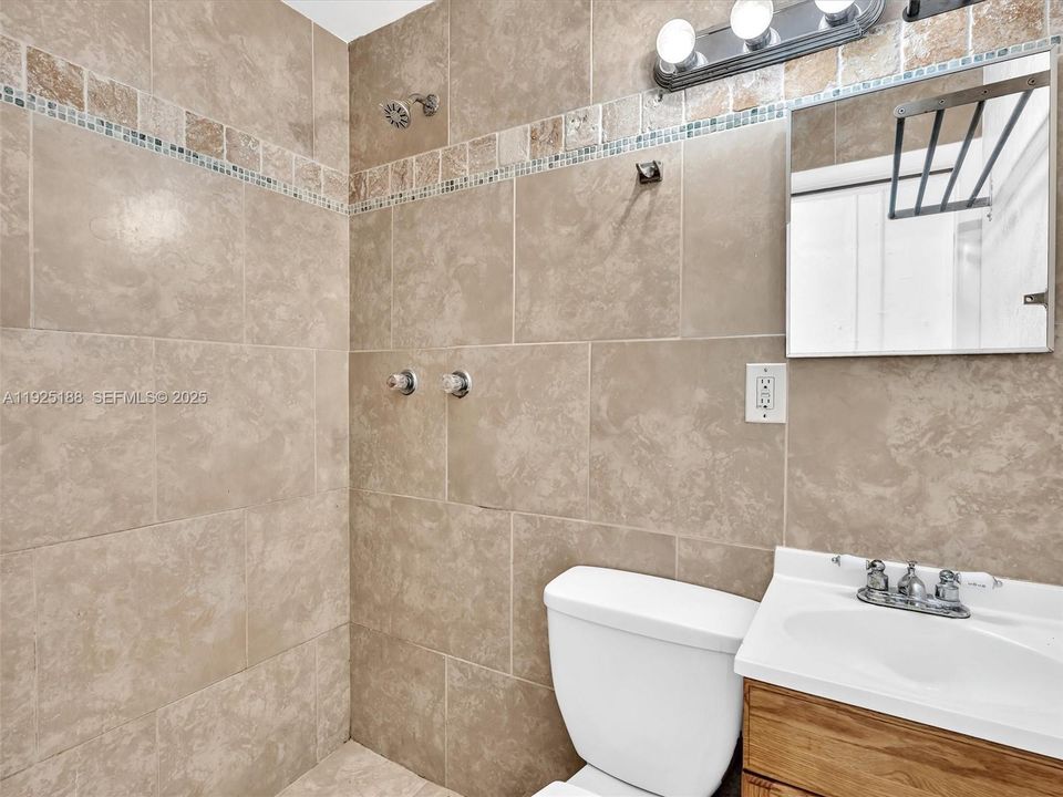 For Rent: $3,050 (3 beds, 2 baths, 1299 Square Feet)