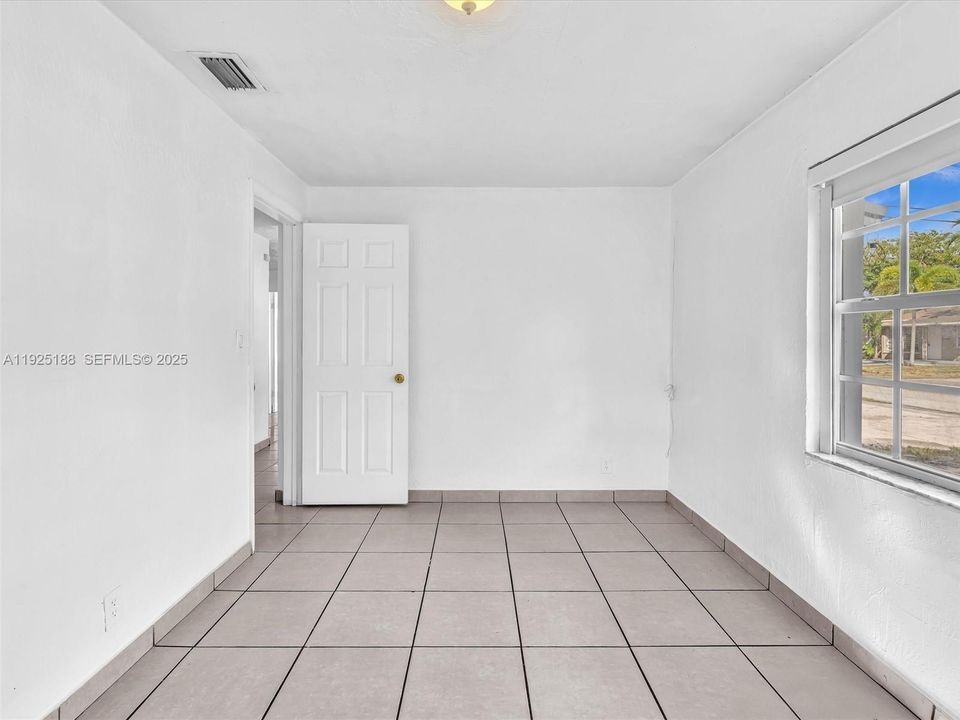 For Rent: $3,050 (3 beds, 2 baths, 1299 Square Feet)