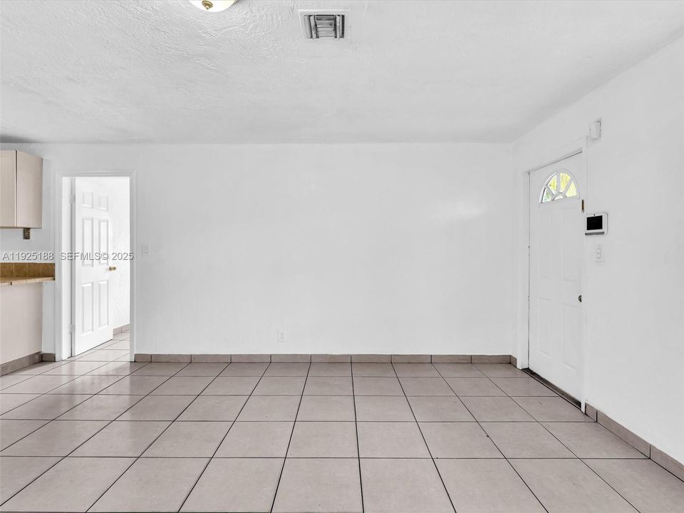 For Rent: $3,050 (3 beds, 2 baths, 1299 Square Feet)