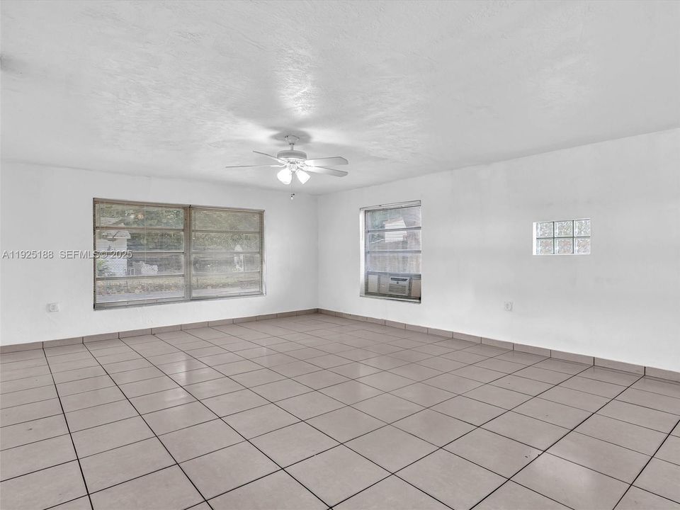 For Rent: $3,050 (3 beds, 2 baths, 1299 Square Feet)