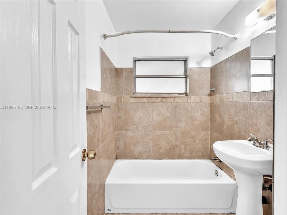 For Rent: $3,050 (3 beds, 2 baths, 1299 Square Feet)