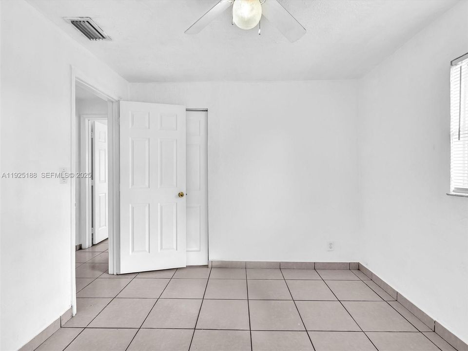 For Rent: $3,050 (3 beds, 2 baths, 1299 Square Feet)
