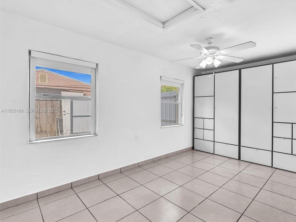 For Rent: $3,050 (3 beds, 2 baths, 1299 Square Feet)