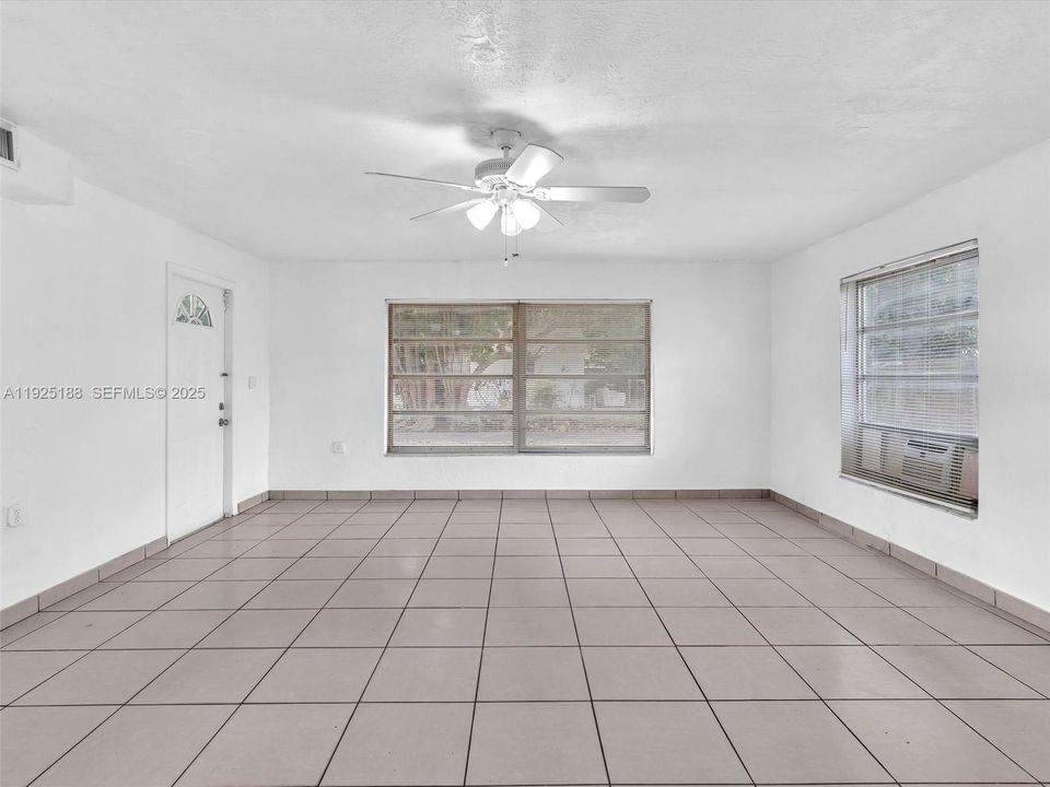 For Rent: $3,050 (3 beds, 2 baths, 1299 Square Feet)